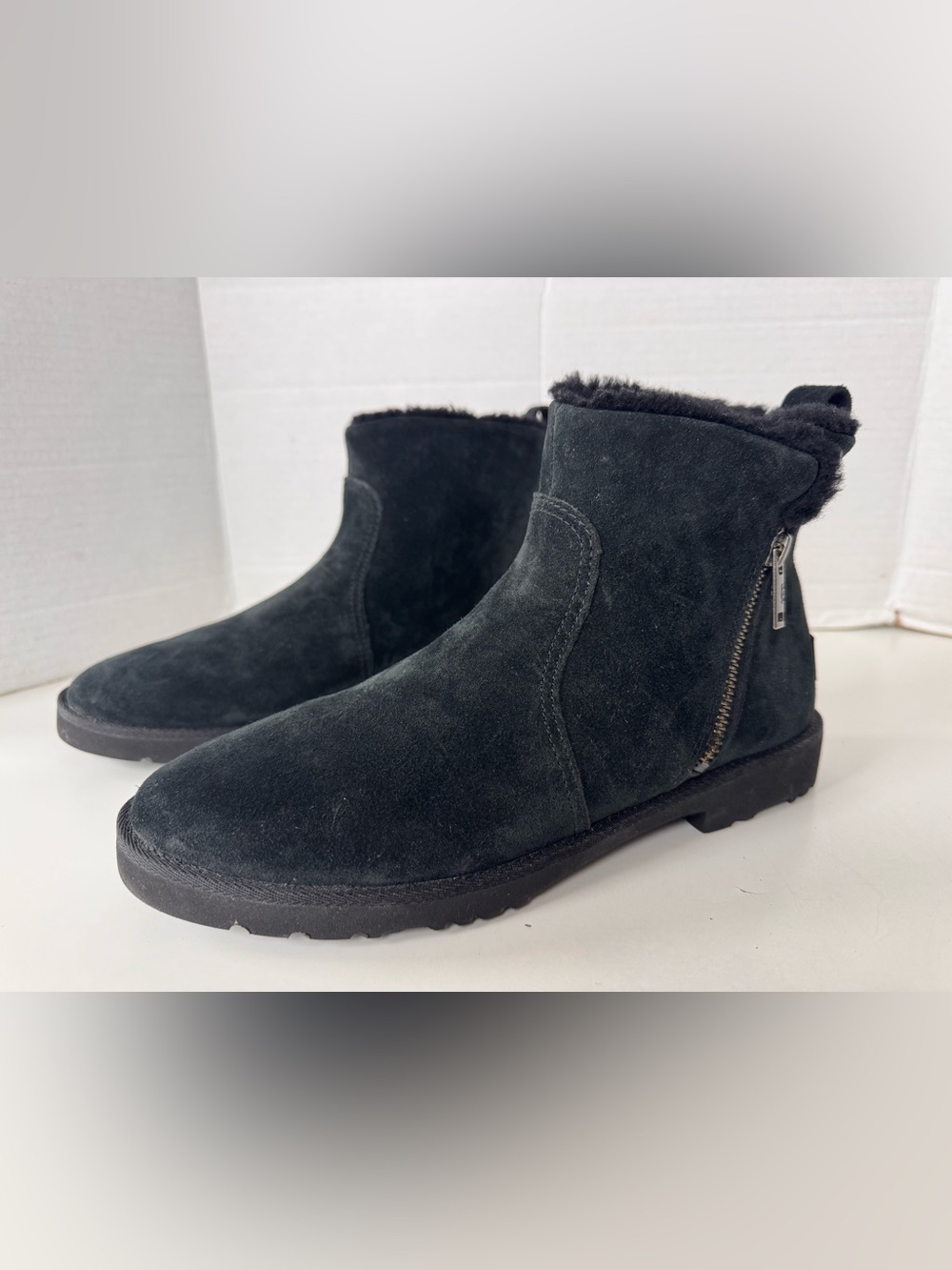 UGG Romely Zip Lined Short Boots Booties Shoes Women’s Size 7.5